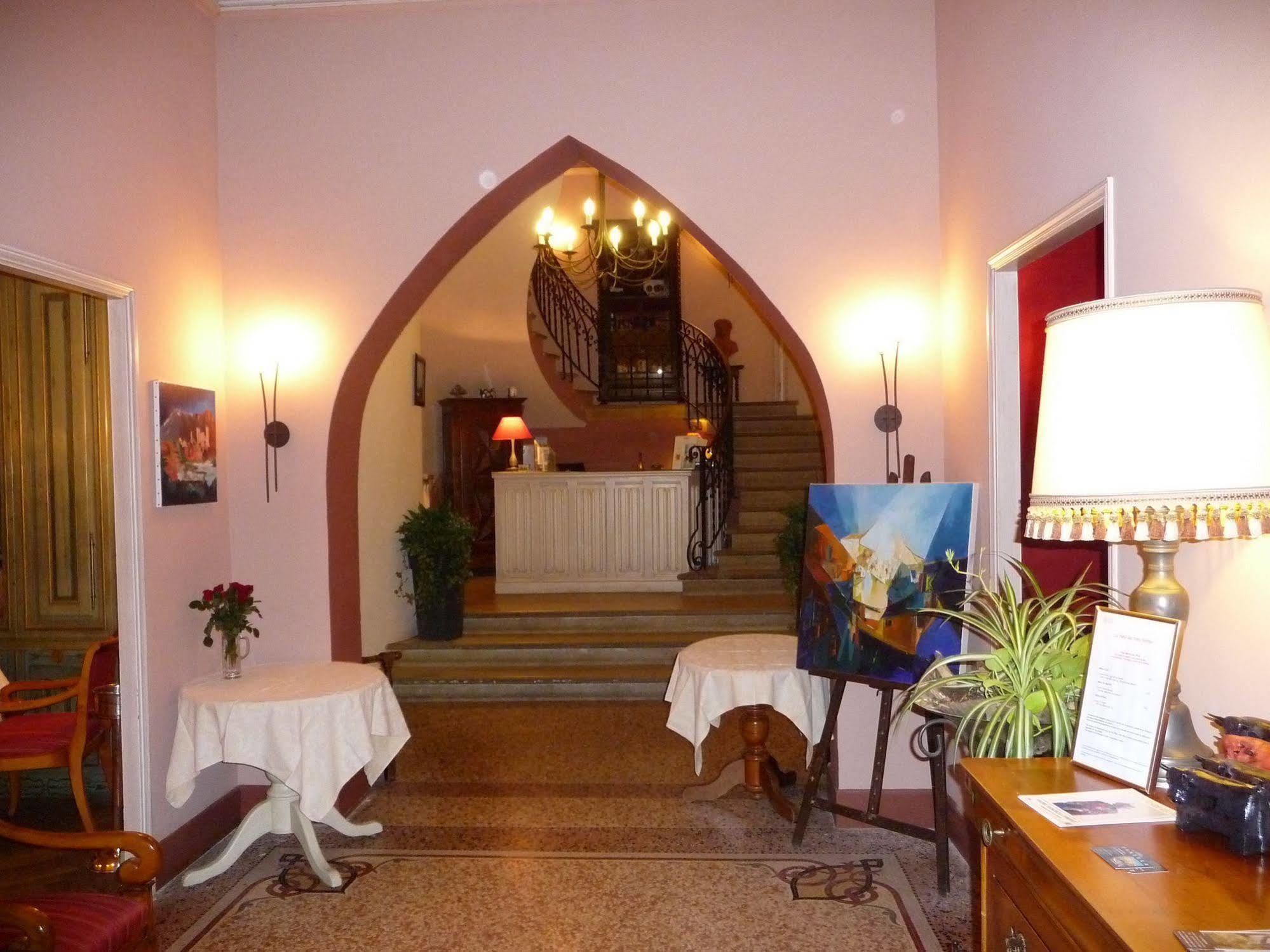 Hostellerie Du Chateau Des Fines Roches Châteauneuf-du-Pape المظهر الخارجي الصورة
